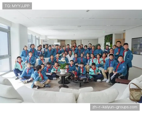 俱乐部推动青少年跨界交流，开展多项目体验营，青少年俱乐部组合